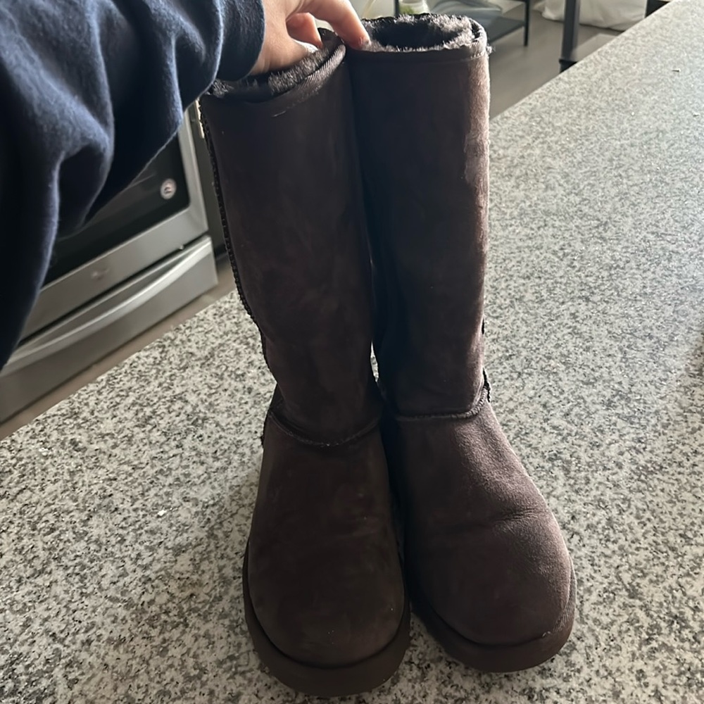 Brown Uggs (Size 8)